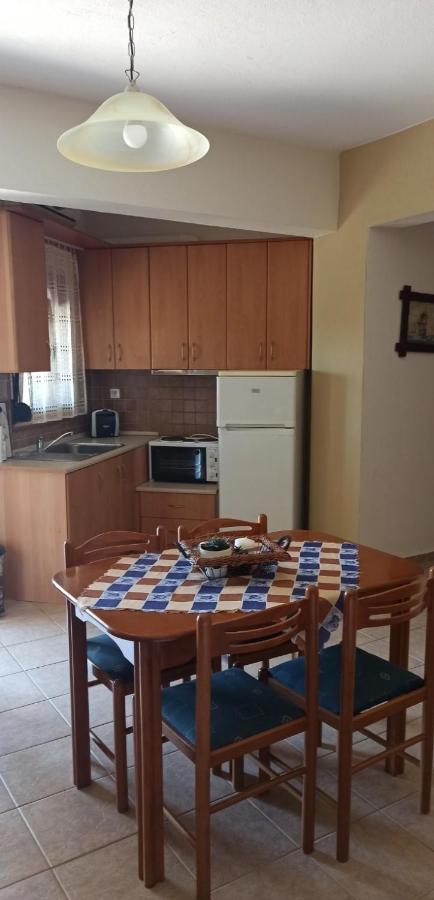 Despoina Meletiadou Nea Roda Buitenkant foto